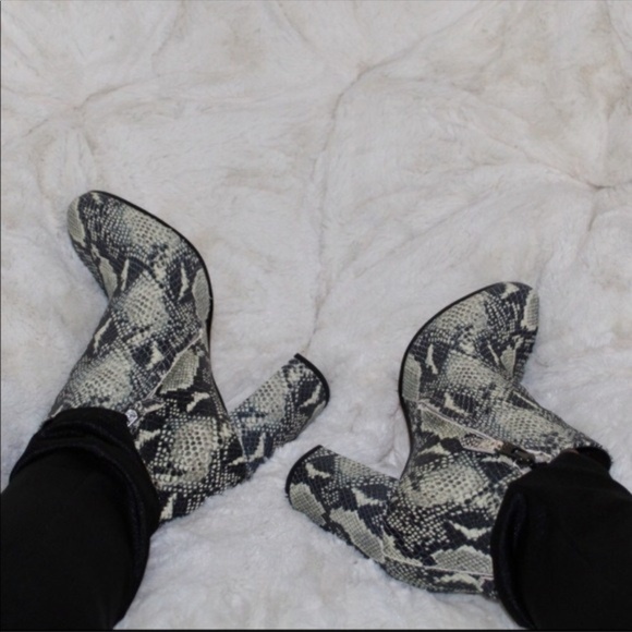 Sam Edelman Shoes - Sam Edelman snakeskin booties - Size 8.5